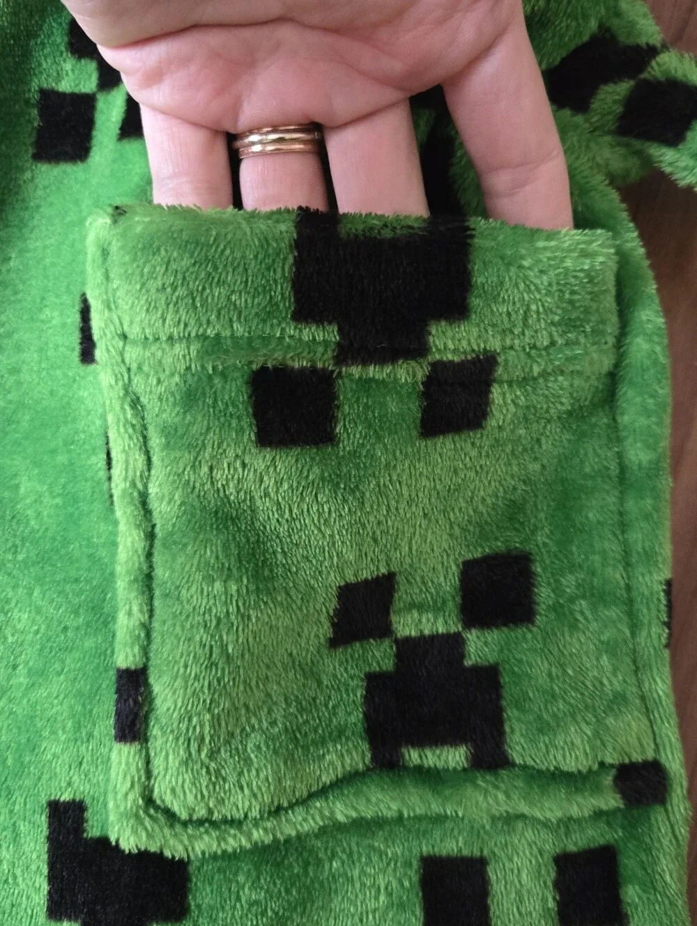 Minecraft Creeper Green Plush Kids size 8 Robe with Front Pockets VGUC